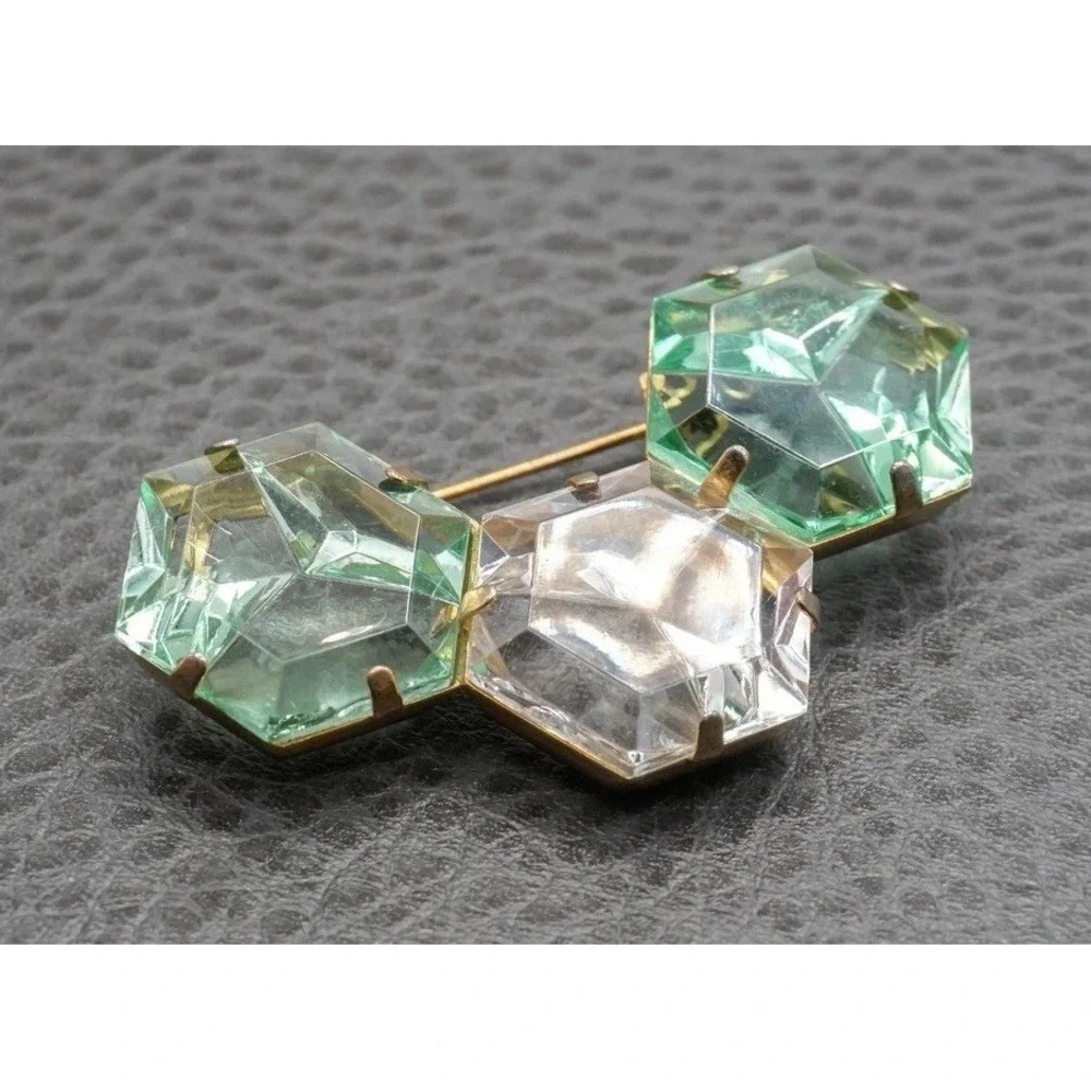 Vintage Hexagonal Faceted Glass Honeycomb Crystal Brooch Green Clear Gold Tone